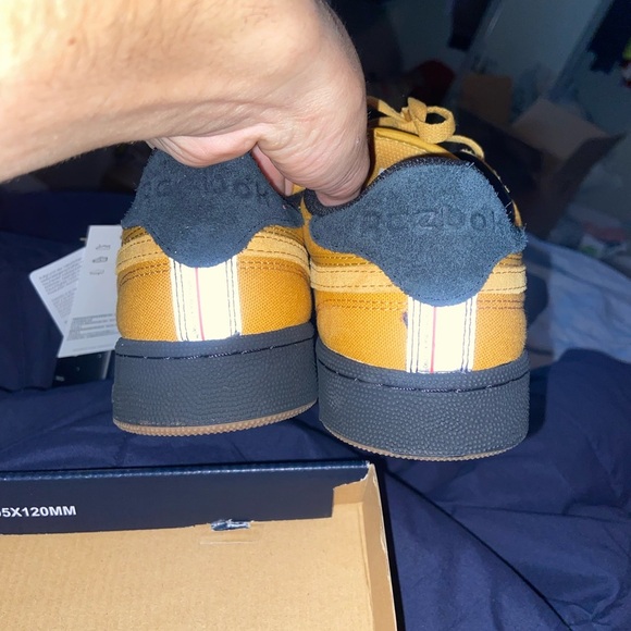 Reebok shoes - Picture 3 of 5